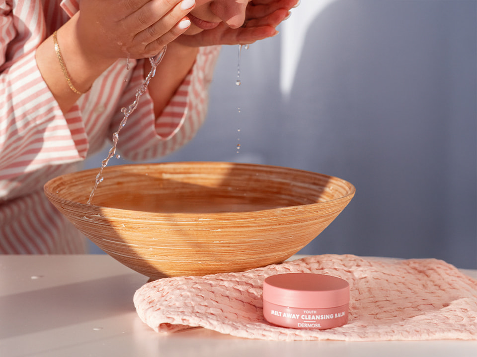 Puhasta nahka leebe näopuhastustootega